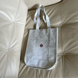 🆓 🆕 LULULEMON Reusable Small Shopping Tote Bag - NWOT
